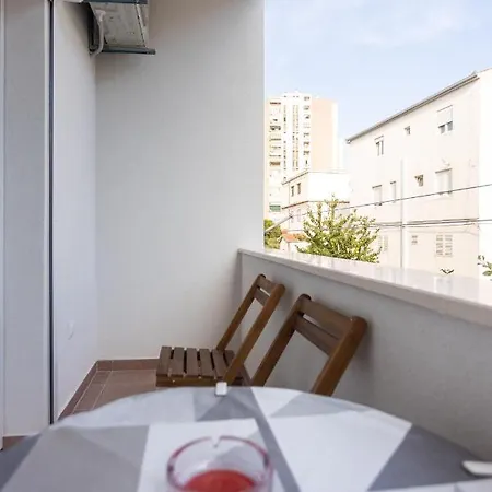 Oleander Apartment *